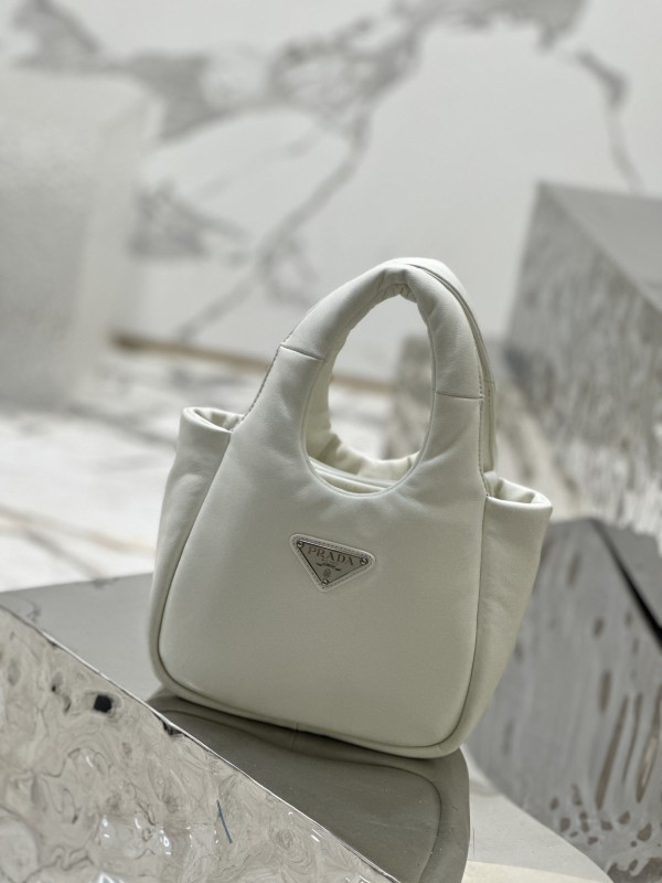 Prada 18x 15.5x 10cm  1BA359