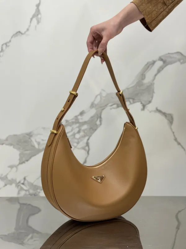 Prada  35x 22.5x 8cm 1BC212