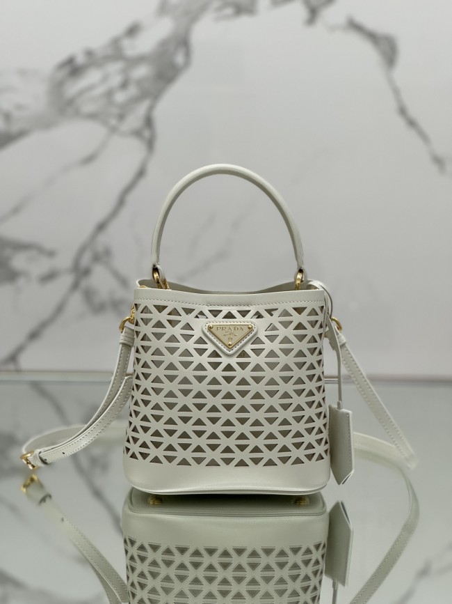 Prada 18×17×10.5 cm 1BA217