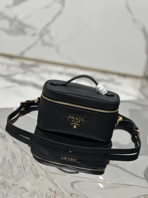 Prada  18x 11.5x 7.5cm 1BH202