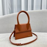 Jacquemus modello: 24x18x10cm