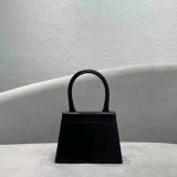 Jacquemus modello: 24x18x10cm