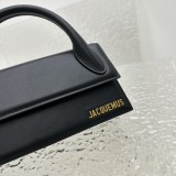 Jacquemus modello: 2053  21x  10x  6 cm