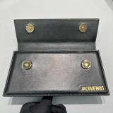 Jacquemus modello: 2053  21x  10x  6 cm