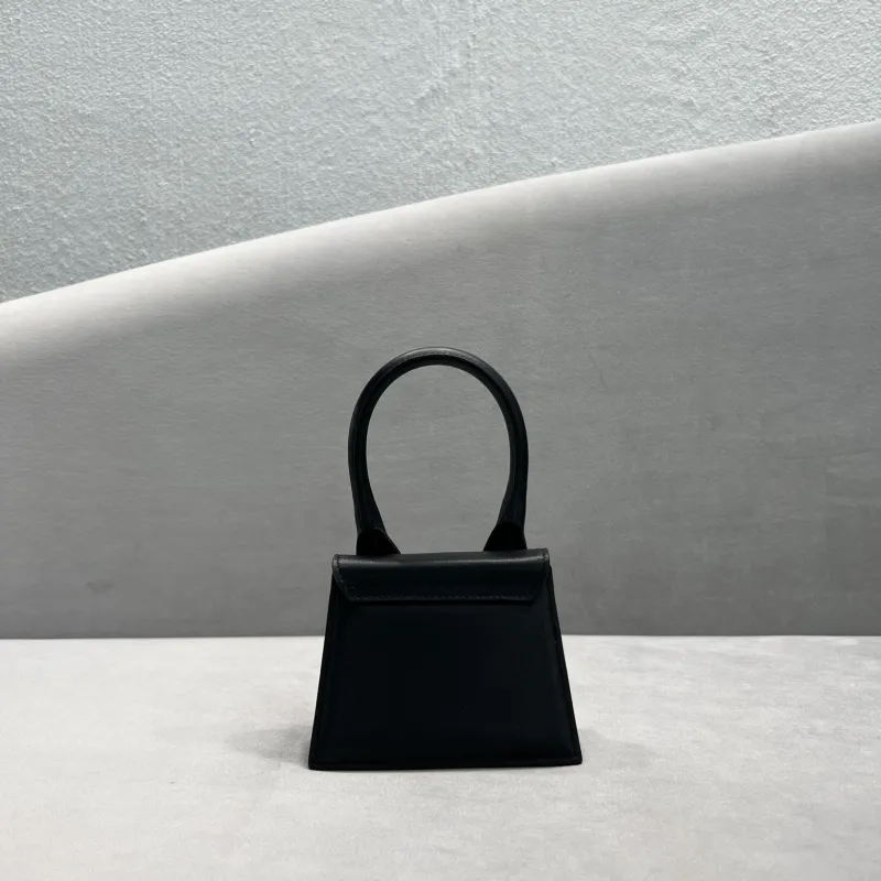 Jacquemus modello: 2102 12x8x5cm