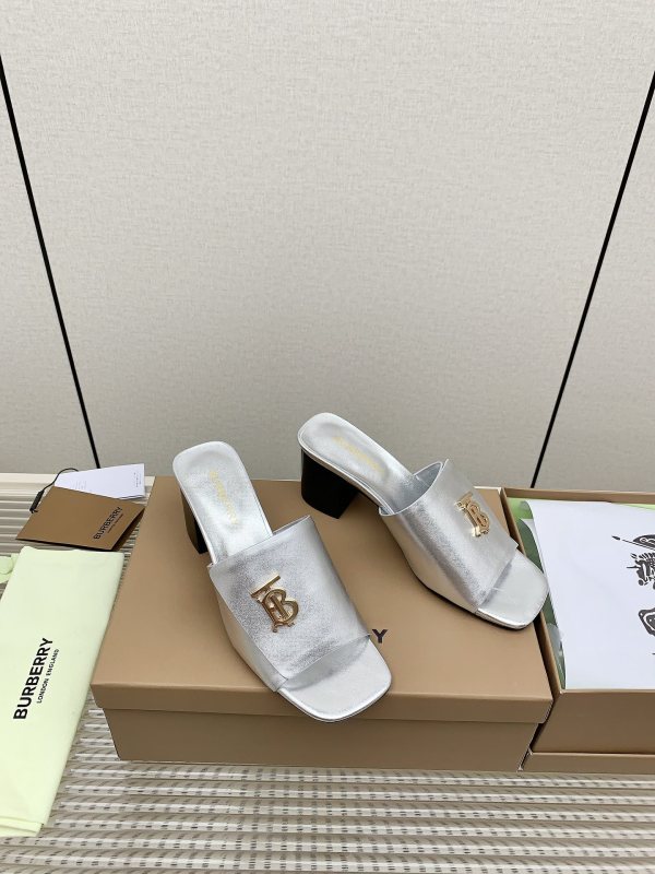 Burberry  35-42