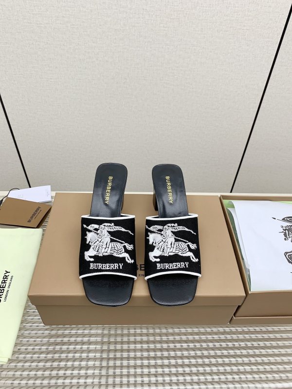 Burberry  35-42