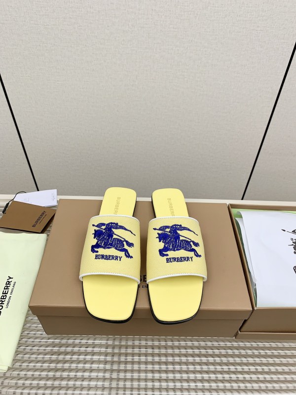 Burberry  35-42
