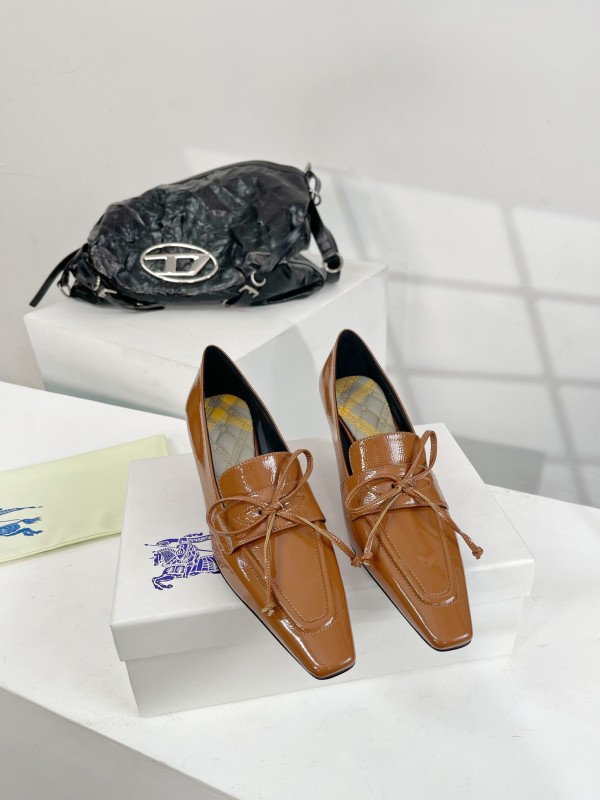 Burberry  35-40