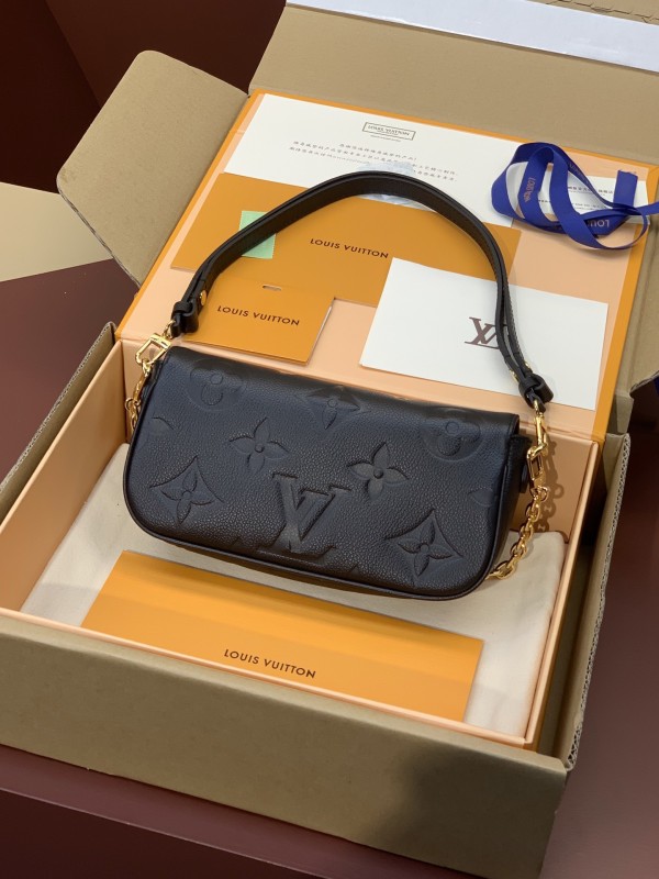 LV M82211  23.5×12×4.3cm