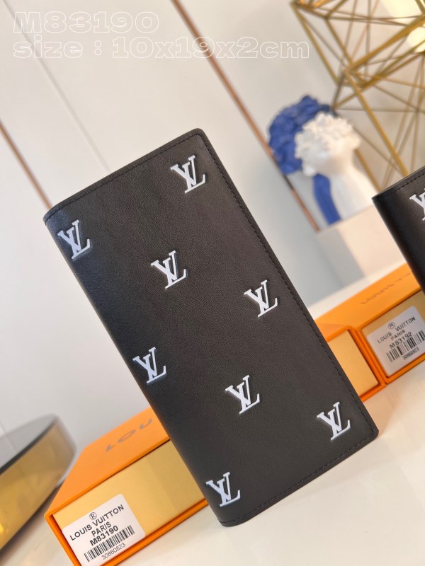 LV  M83190  10 x 19 x 2cm