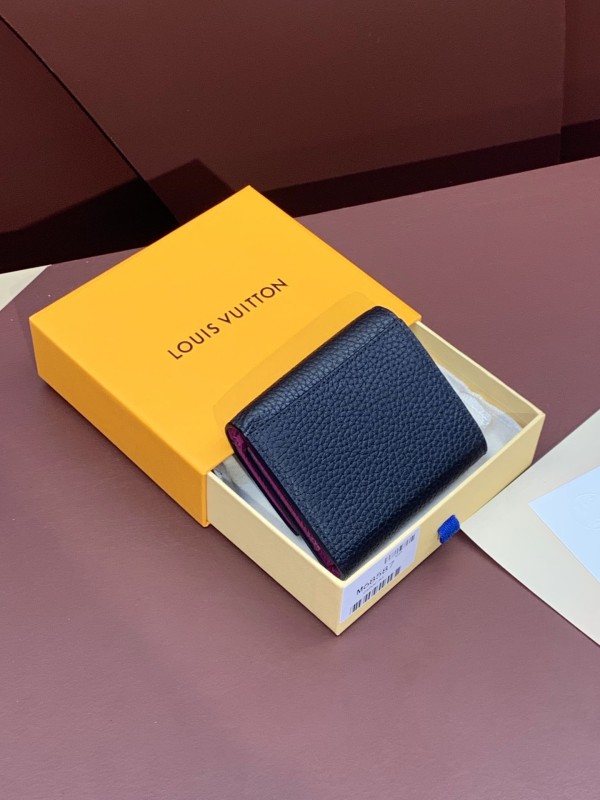 LV   M68587 10 x 8 x 1.5 cm