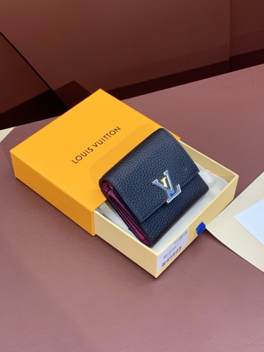 LV   M68587 10 x 8 x 1.5 cm