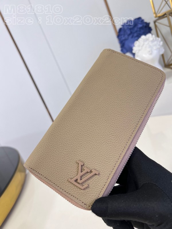 LV  M81810 10 x 20 x 2cm