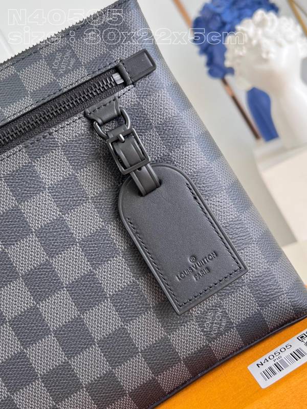 LV  N40505 30 x 22 x 5cm