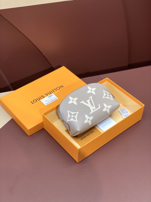 LV  M45951  17*12*6cm