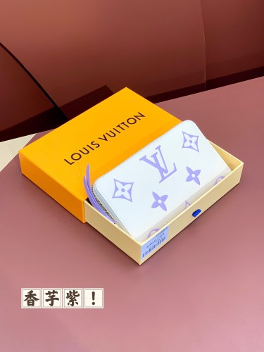LV   M69794  19x10.5x2.5cm