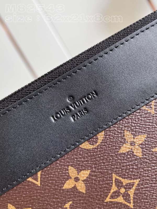 LV  M82543 32 x 21 x 8cm