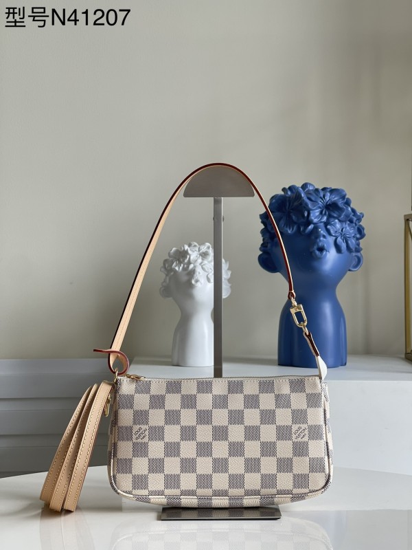 LV  M41207 M40712  21 x 13 x 3 cm