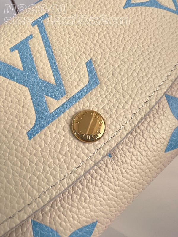 LV  M82341 19 x 10 x 2 cm