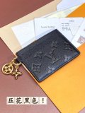 LV  M82132   10.2 x 7.3 x 0.3 cm