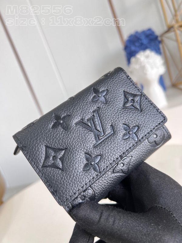 LV  M82556  11 x 8.5 x 2 cm