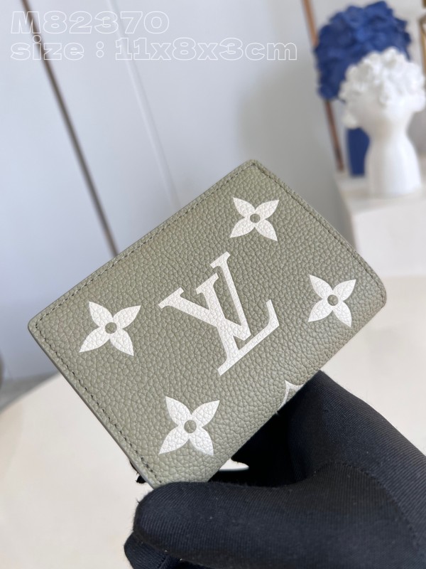 LV   M82370 11 x 8.5 x 3.5cm