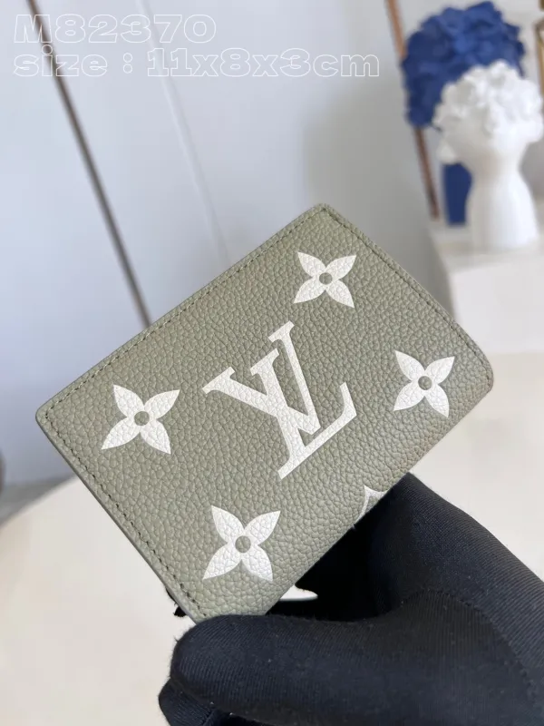 LV   M82370 11 x 8.5 x 3.5cm