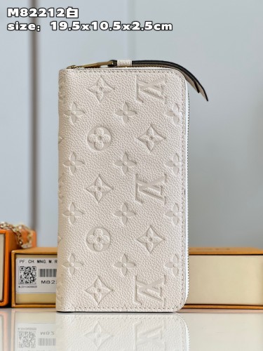 LV  M82212  19.5 x 10.5 x 2.5cm