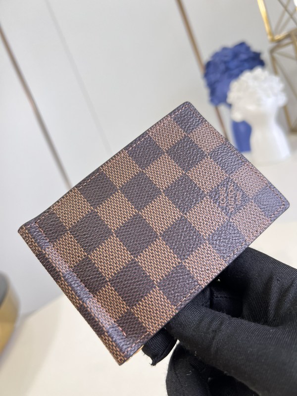 LV   M66543 11x8x1cm