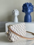 LV  M41207 M40712  21 x 13 x 3 cm