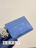 LV  M82132   10.2 x 7.3 x 0.3 cm
