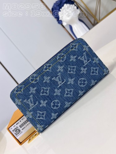 LV  M82958  19.5*10.5*2.5cm