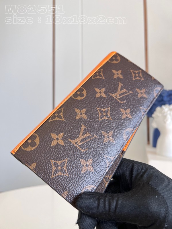 LV  M82551  10 x 19 x 2cm