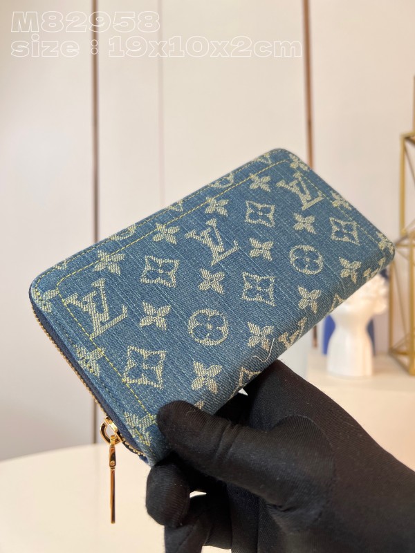 LV M82958  19.5*10.5*2.5cm
