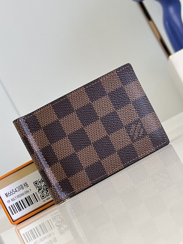 LV   M66543 11x8x1cm