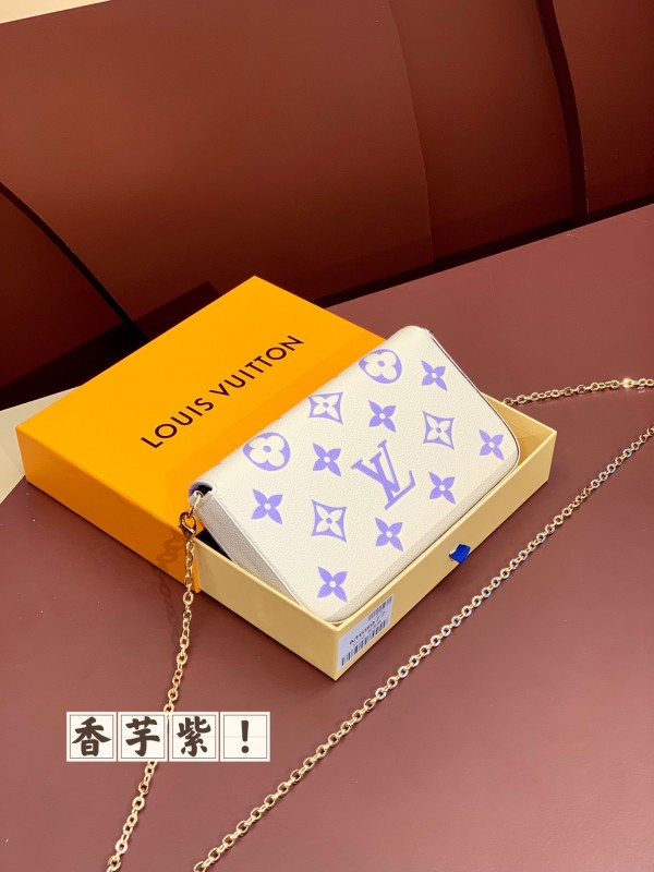 LV M69977 21.0 x 12.0 x 3.0 cm