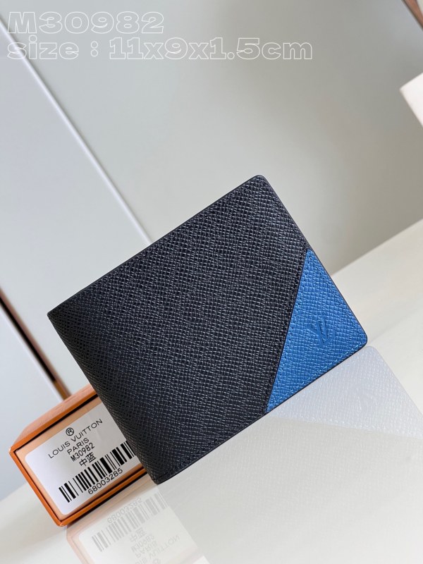 LV  M30982 11.5 x 9 x 1.5cm