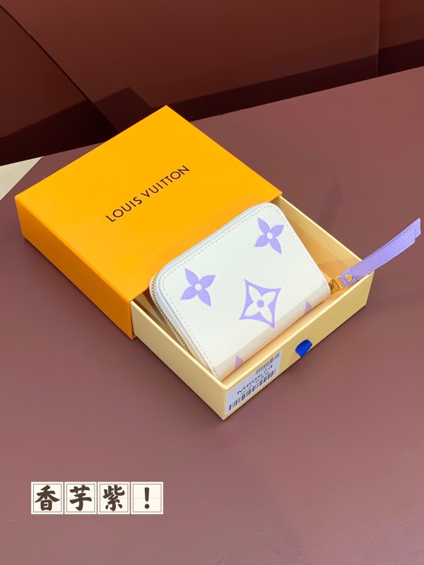 LV M60574 11 x 8 x 1 cm