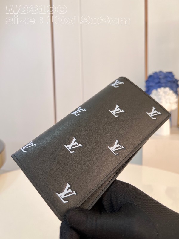 LV  M83190  10 x 19 x 2cm