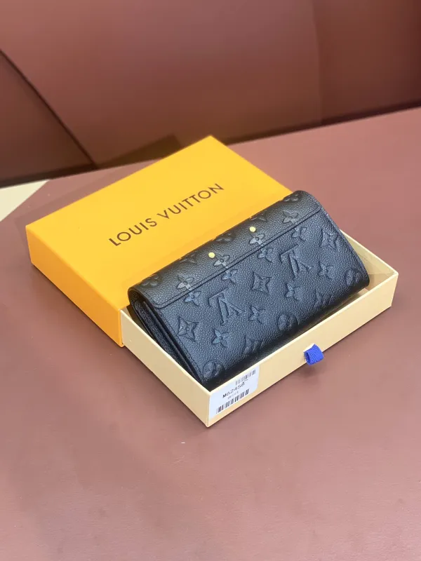 LV M62458  19.0 x 10.5 x 2.5 cm