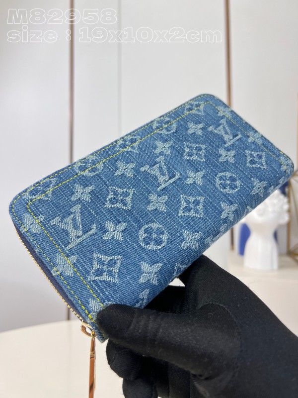 LV  M82958  19.5*10.5*2.5cm