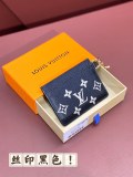 LV  M82132   10.2 x 7.3 x 0.3 cm