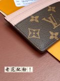 LV M82132  10.2 x 7.3 x 0.3 cm