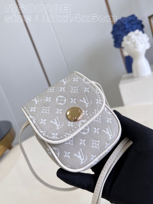 LV   M60018  18x14x6cm
