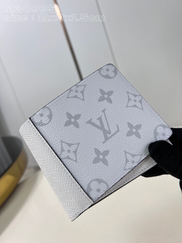 LV  M30995 11.5 x 9 x 1.5cm