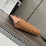 Loewe  11038 29,5x6,5x20,5cm T Pouch