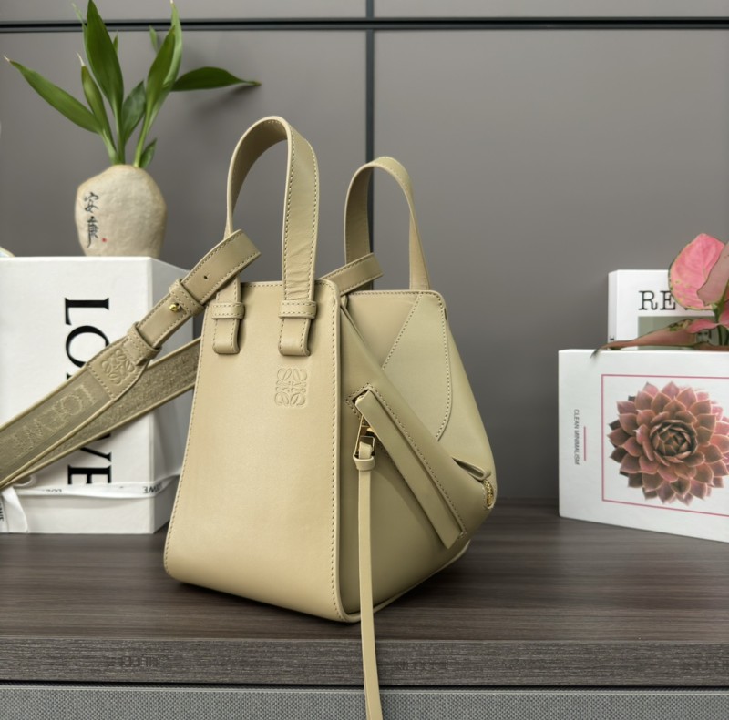 Loewe  652235  19,5x14,5x20,5cm Hammock