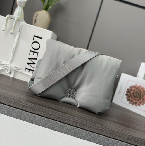Loewe  062770 30x10x20,5cm Puffer Goya