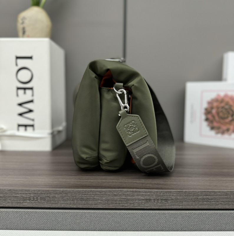 Loewe  062768 23x9x17cm Puffer Goya